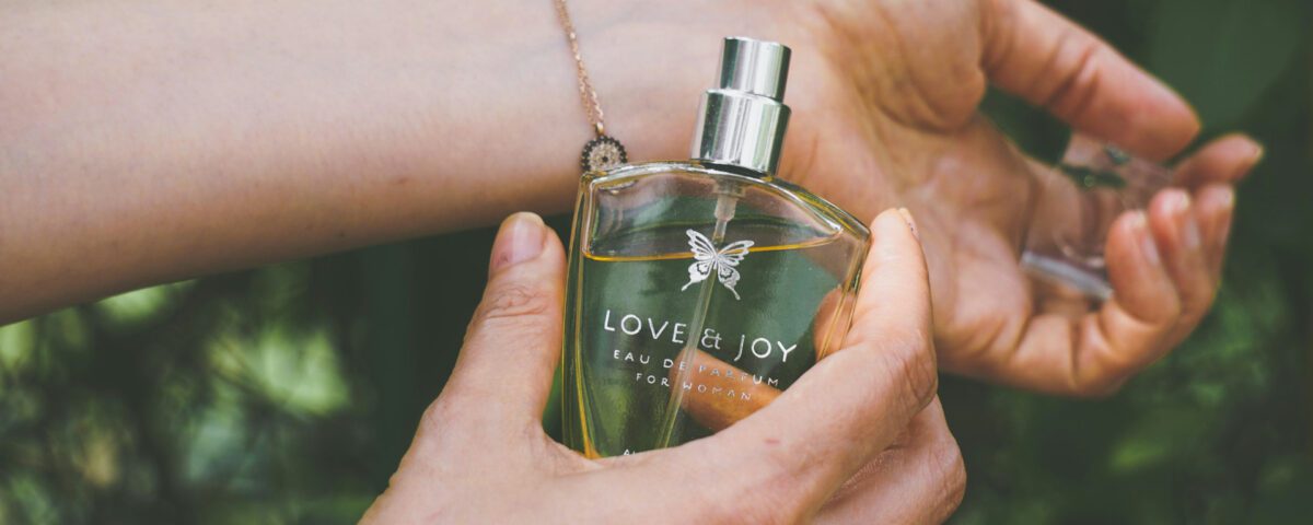 comment-faire-durer-un-parfum-toute-la-journee